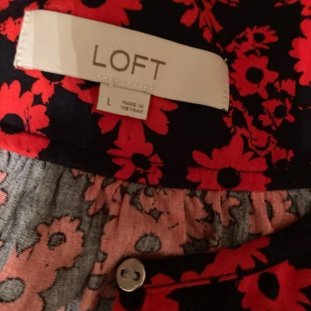 Loft‎ Women's Size Large Floral Red & Blue 3 Button Puff Sleeve Blouse Top